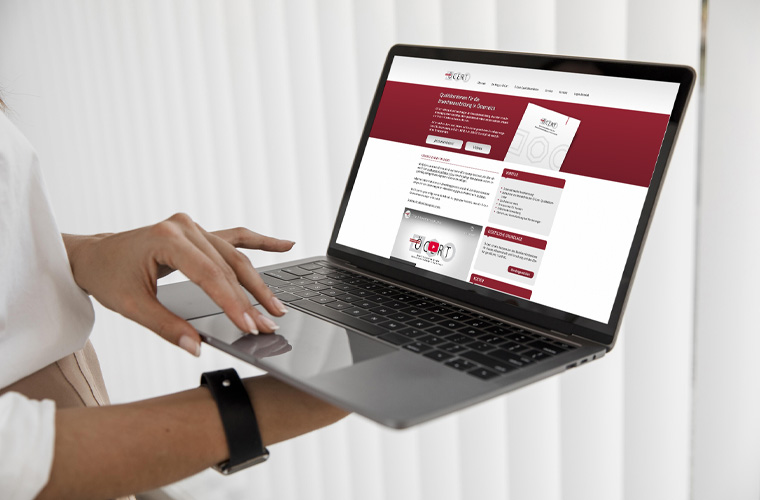 ©FreePik_side-view-businesswoman-with-laptop_760x500 ©FreePik_side-view-businesswoman-with-laptop_760x500