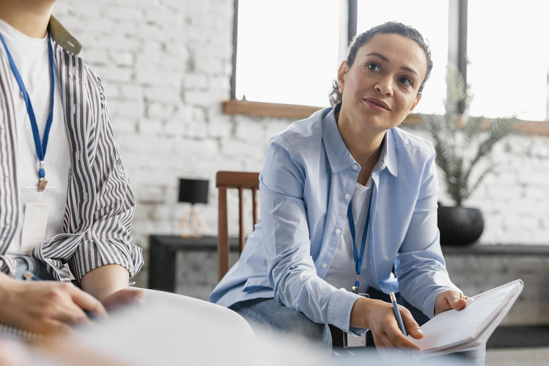 ©BCT-Mentaltrainerin-Mindsetcoach_close-up-woman-taking-notes ©BCT-Mentaltrainerin-Mindsetcoach_close-up-woman-taking-notes