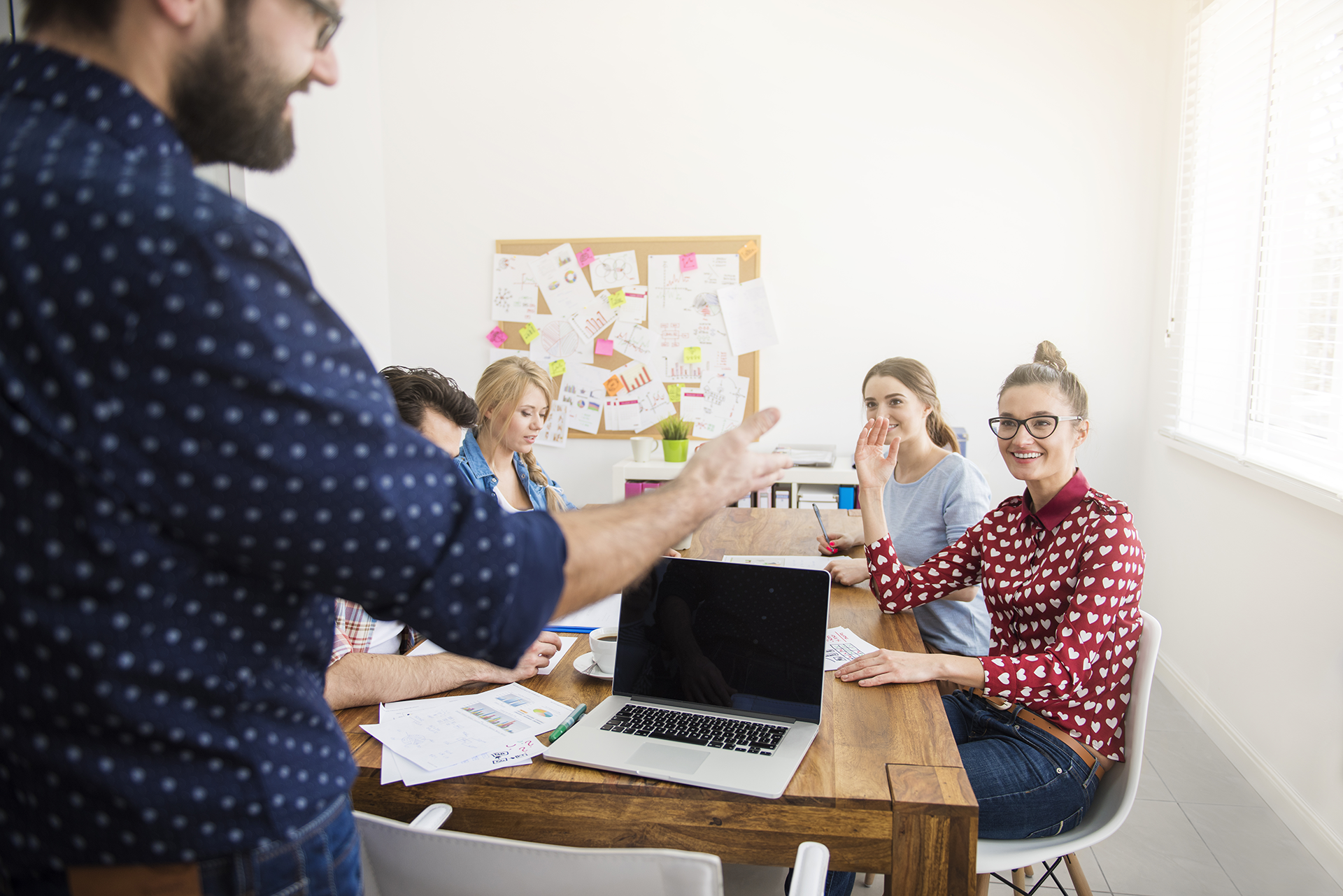 ©BCT-Loesung-mit-Liebe_executive-presenting-strategy-work ©BCT-Loesung-mit-Liebe_executive-presenting-strategy-work