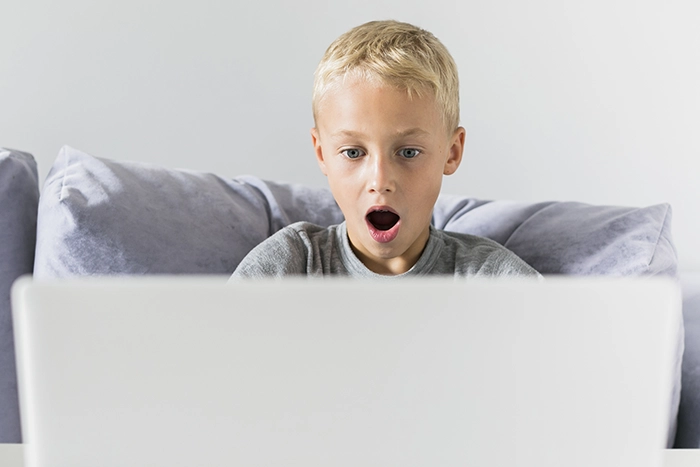 ©little-boy-having-fun-with-laptop-700px ©little-boy-having-fun-with-laptop-700px