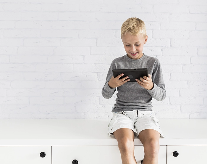©lovely-little-boy-having-fun-with-tablet-700